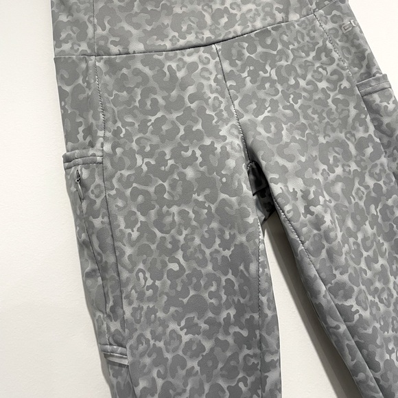Echt Wild Pocket Leggings - Picture 13 of 15